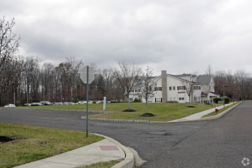 1700 Kendarbren Dr, Jamison, PA en alquiler - Foto del edificio - Imagen 2 de 28