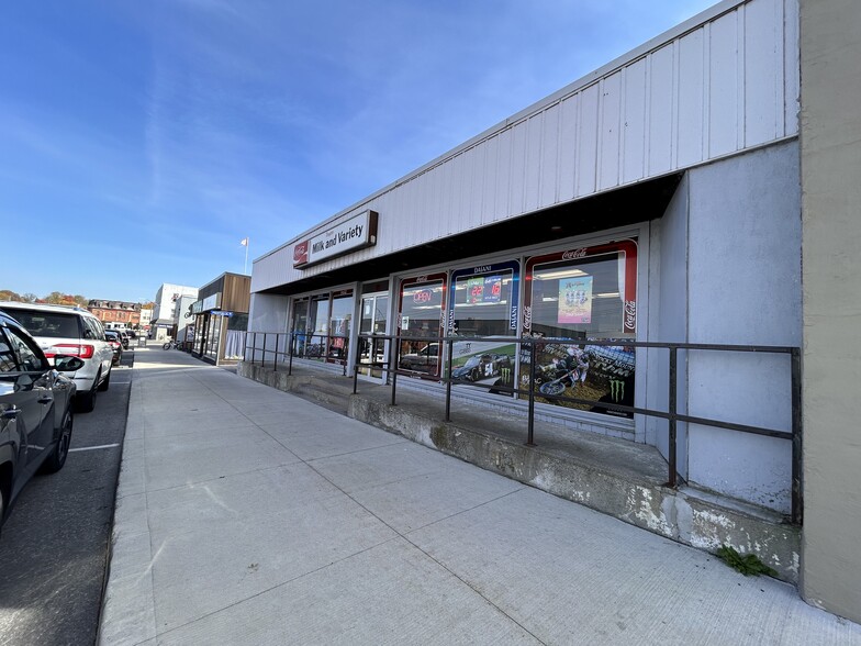 551 Bay St, Midland, ON en venta - Foto principal - Imagen 1 de 28