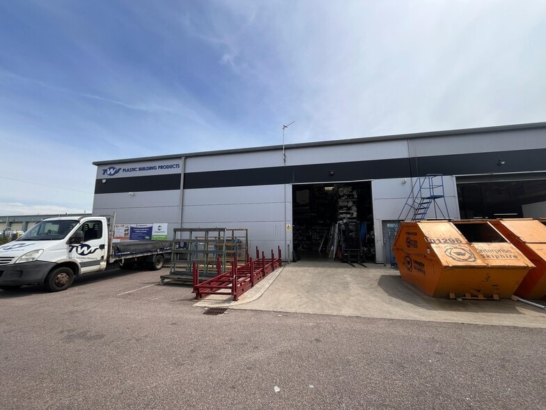 Smeaton Clos, Aylesbury en venta - Foto del edificio - Imagen 2 de 11