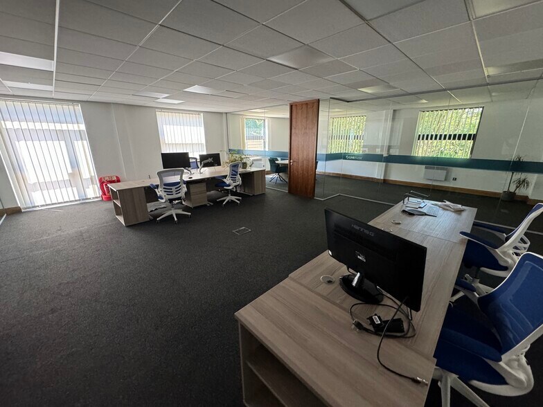 De Havilland Dr, Liverpool en alquiler - Foto del edificio - Imagen 3 de 5