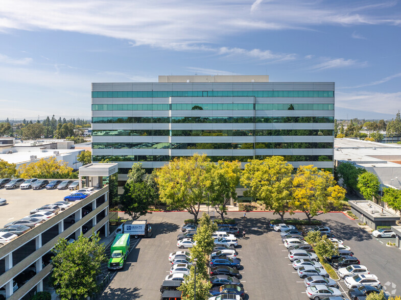 18000 Studebaker Rd, Cerritos, CA en alquiler - Foto del edificio - Imagen 2 de 7