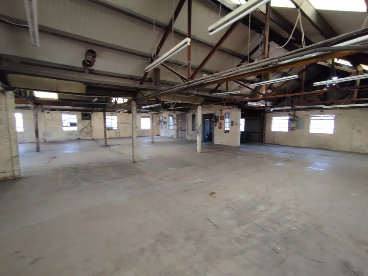 Rawreth Lane, Rayleigh, ESS SS6 9RL - Unidad 1 & 5 - - Foto del interior - Image 2 of 3
