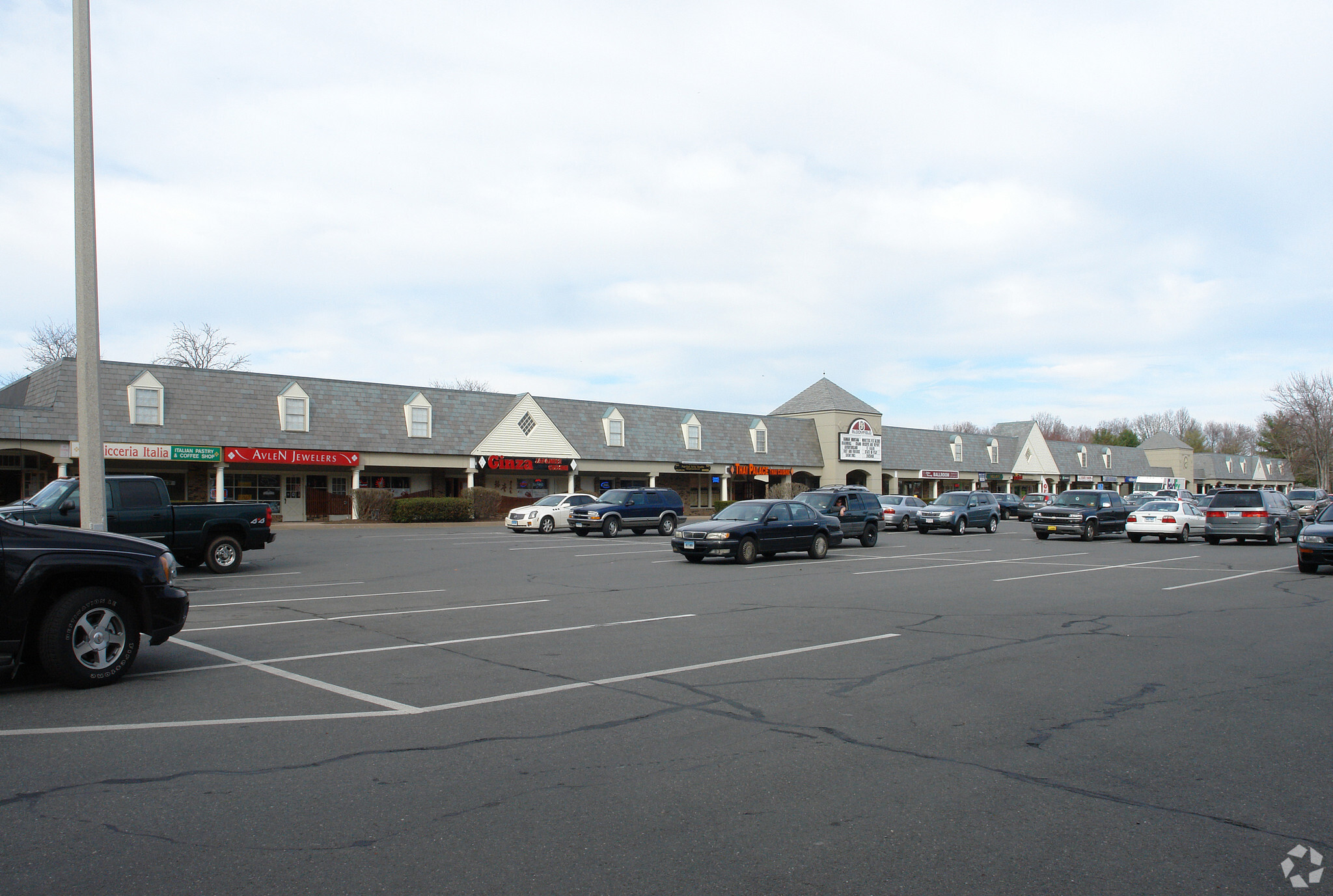 28 Wintonbury Mall, Bloomfield, CT en alquiler Foto del edificio- Imagen 1 de 5