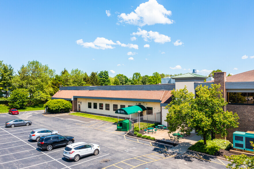 900 Business Center Dr, Horsham, PA en alquiler - Foto del edificio - Imagen 3 de 5