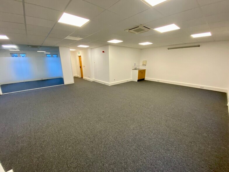 Vimy Rd, Leighton Buzzard en venta - Foto del interior - Imagen 3 de 3