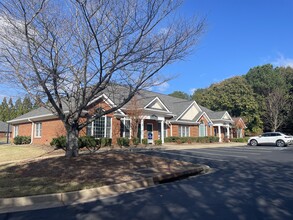 1901-1902 Macy Dr, Roswell, GA en alquiler Foto del edificio- Imagen 2 de 21