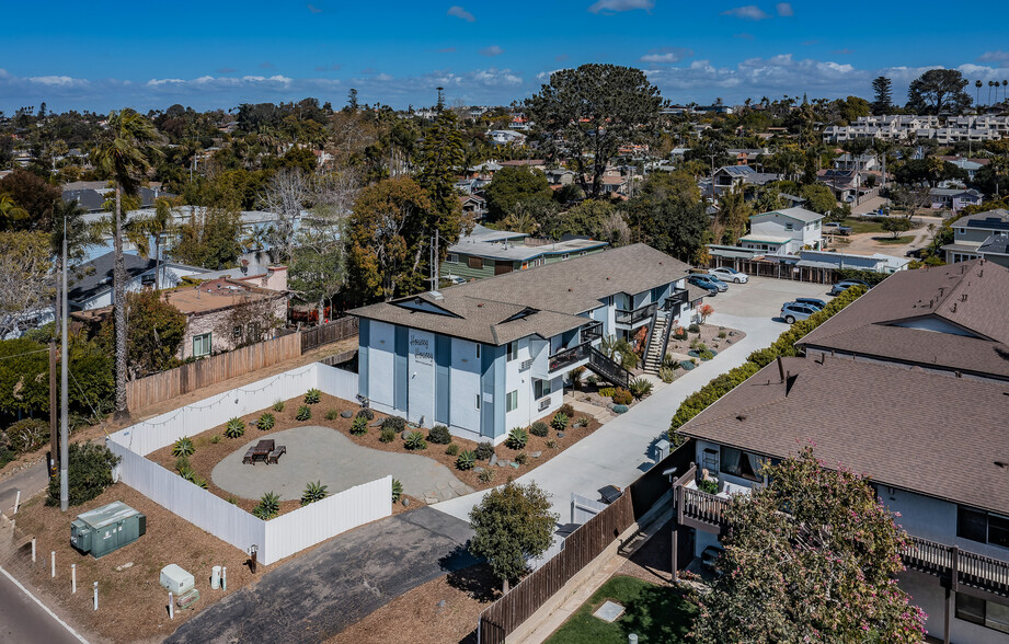 951 N Vulcan Ave, Encinitas, CA en venta - Foto del edificio - Imagen 3 de 24