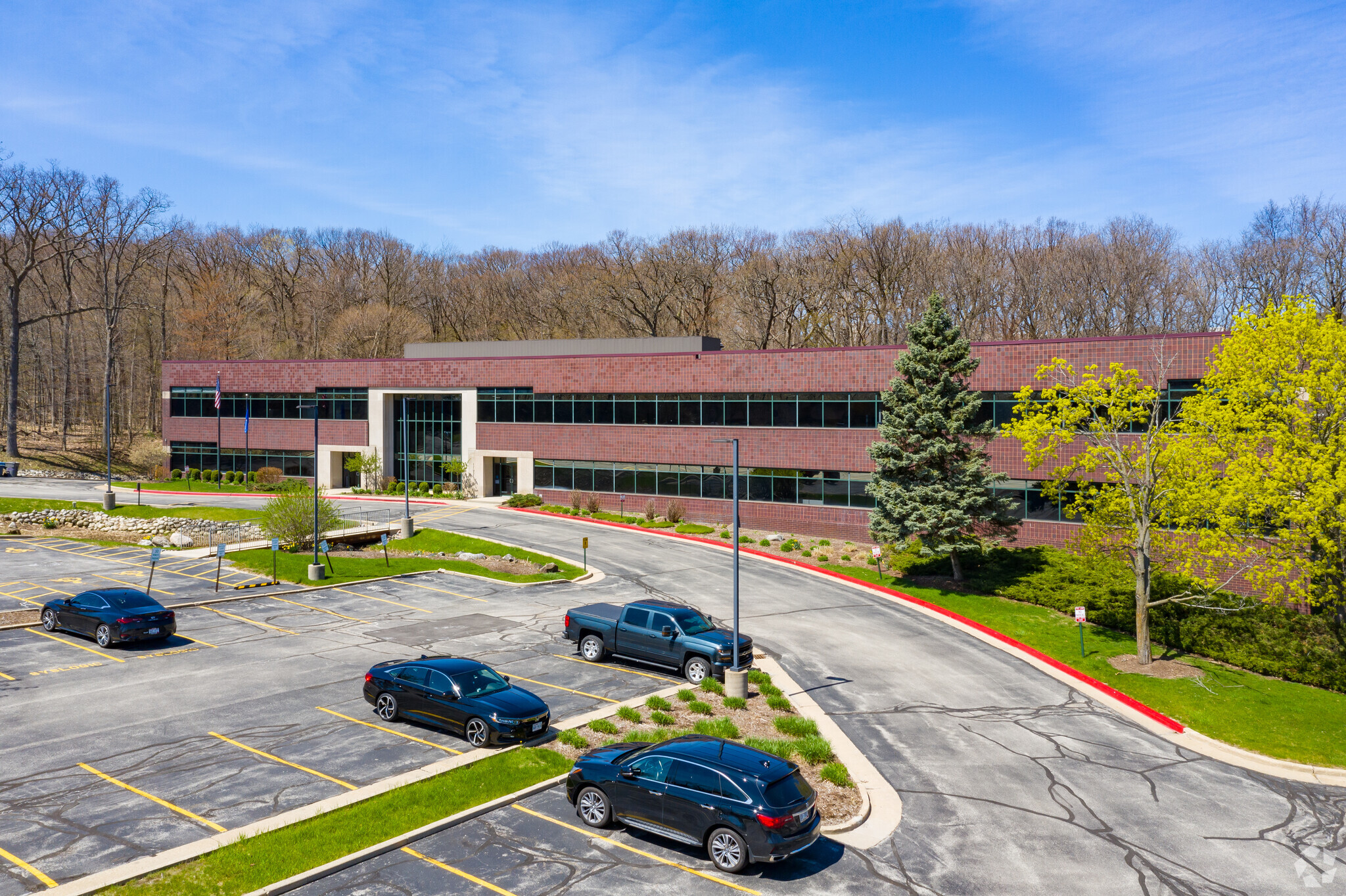 375 Bishops Way, Brookfield, WI en alquiler Foto del edificio- Imagen 1 de 12