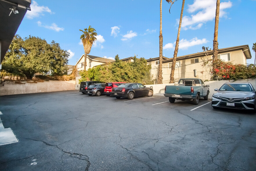 5670 Ash St, Highland Park, CA en venta - Foto del edificio - Imagen 2 de 7