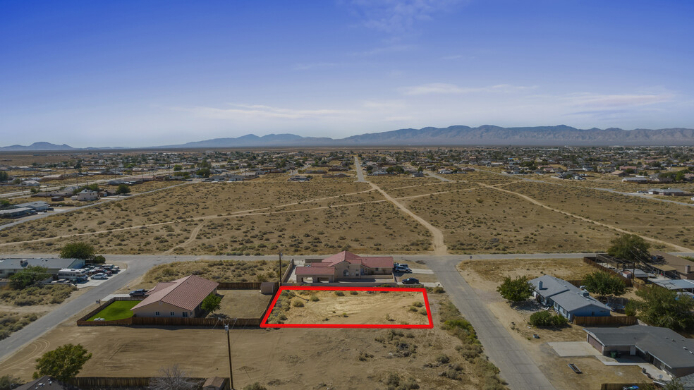 9238 Nipa Ave, California City, CA en venta - Foto del edificio - Imagen 1 de 7