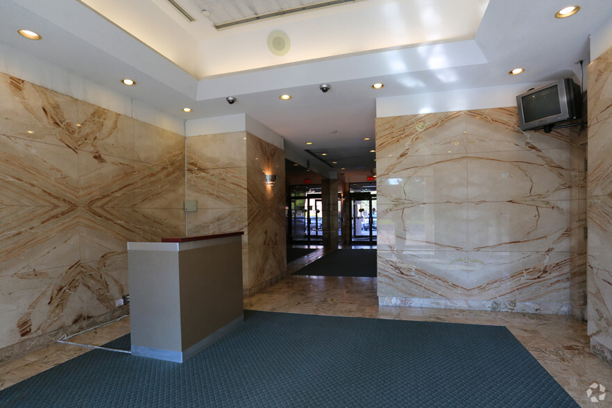 3601 Victoria Park Ave, Toronto, ON en alquiler - Lobby - Imagen 2 de 8