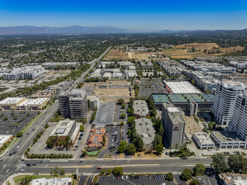 6400 Canoga Ave, Woodland Hills, CA en venta - Foto del edificio - Imagen 1 de 68