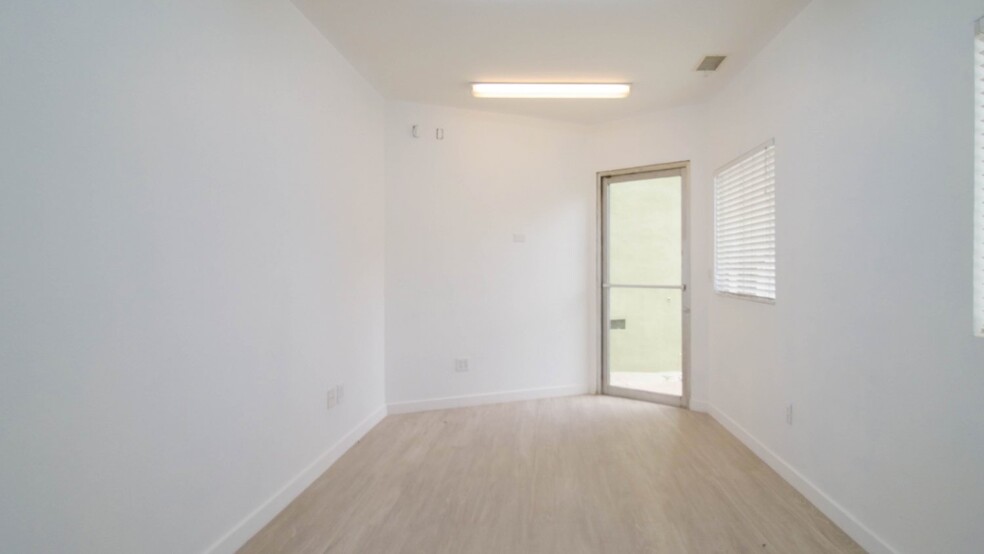 7161 Foothill Blvd, Tujunga, CA en venta - Foto del edificio - Imagen 3 de 46