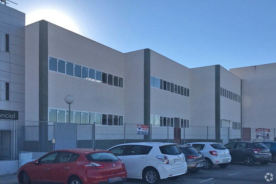 Avenida de la Reguera, 7, Móstoles, Madrid en venta - Foto del edificio - Imagen 2 de 3