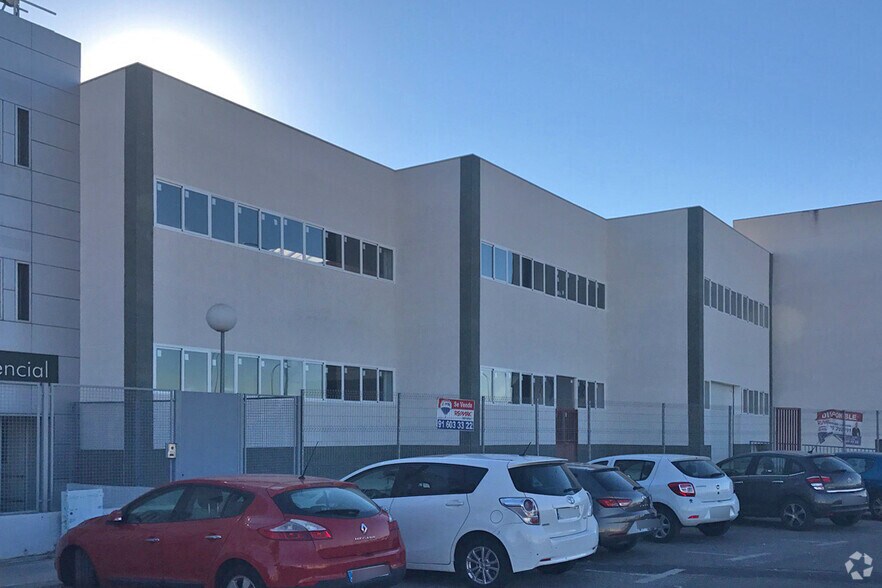 Avenida de la Reguera, 7, Móstoles, Madrid en venta - Foto del edificio - Imagen 2 de 3