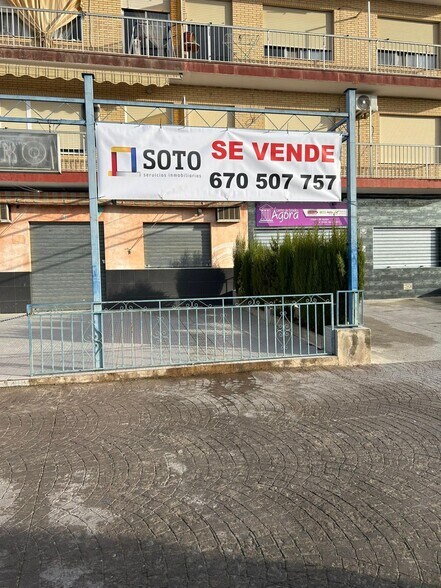 Local en Pinos Puente, Granada en venta - Foto del edificio - Imagen 3 de 37