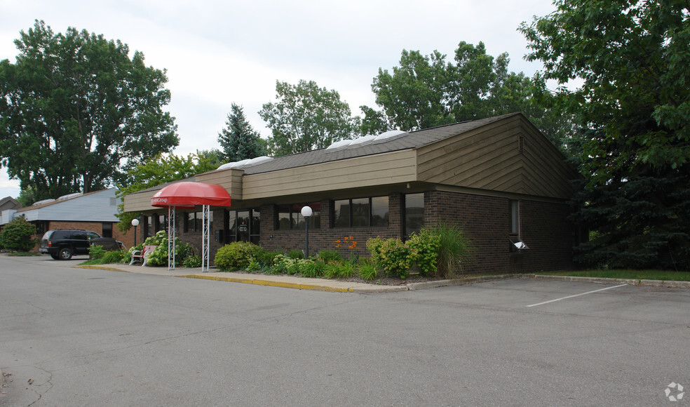 1125 Trowbridge Rd, East Lansing, MI en alquiler - Foto del edificio - Imagen 1 de 3