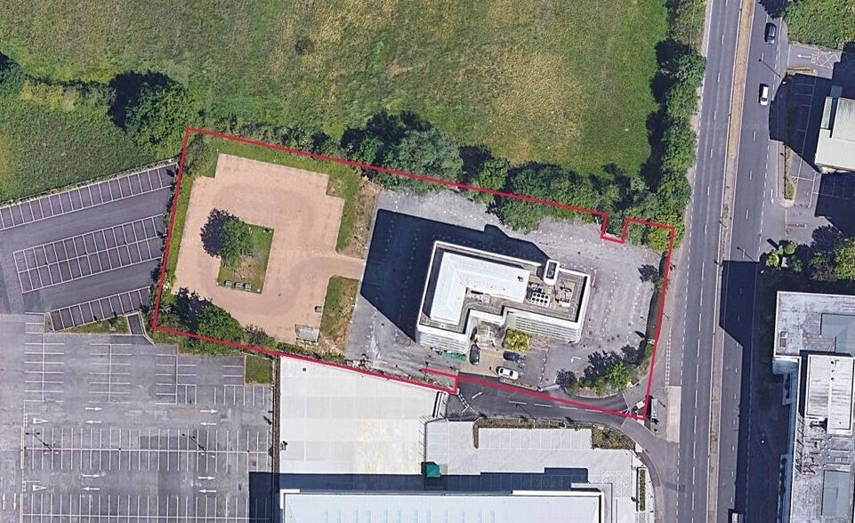 London Rd, Crawley en venta - Foto del edificio - Imagen 2 de 4