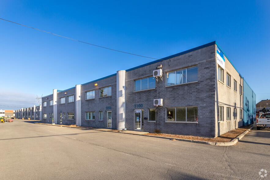 3050-3100 Rue Joseph-Monier, Terrebonne, QC en alquiler - Foto del edificio - Imagen 3 de 5