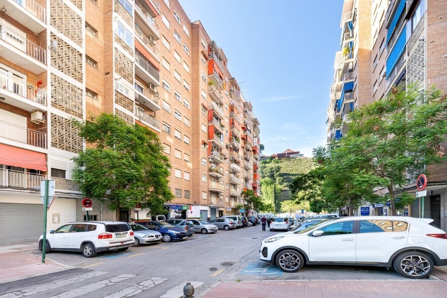 Local en Las Gabias en venta - Foto del edificio - Imagen 3 de 24