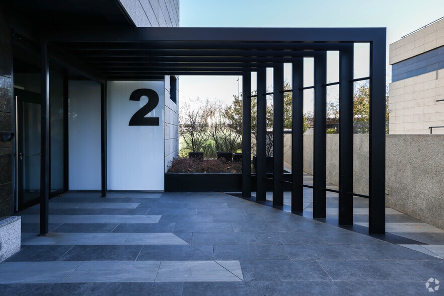 Calle Poeta Rafael Morales, 2, San Sebastián de los Reyes, Madrid en alquiler - Foto del edificio - Imagen 3 de 7