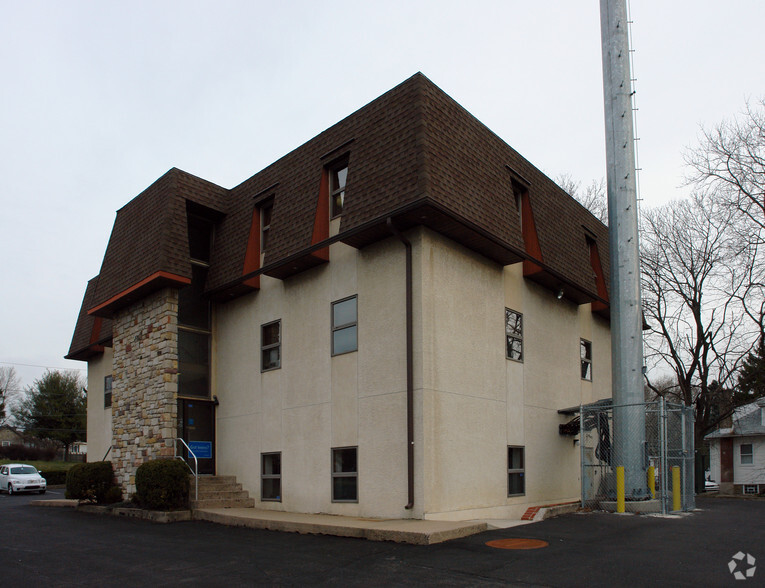 447 W Moreland Rd, Willow Grove, PA en alquiler - Foto del edificio - Imagen 2 de 6