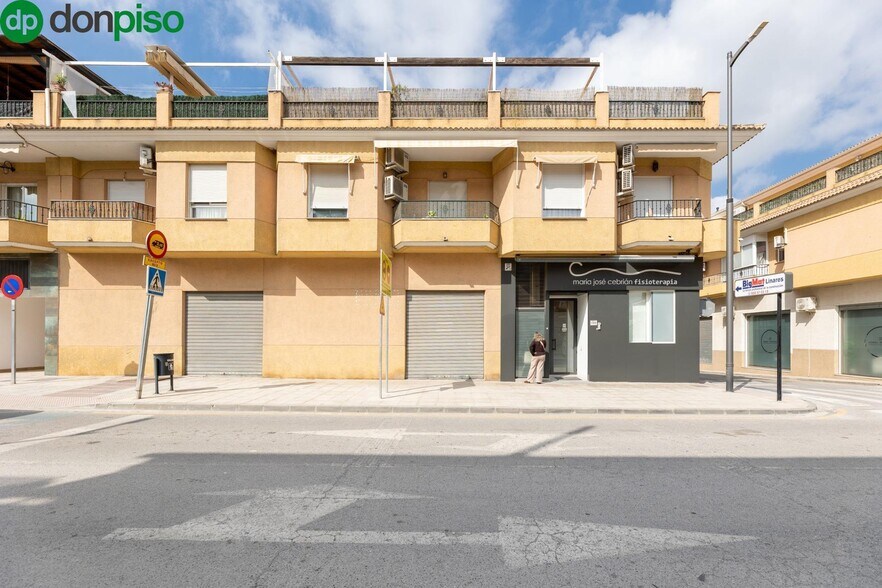 Avenida Agustina de Aragón, 5, Churriana de la Vega, Granada en venta - Foto del edificio - Imagen 1 de 16