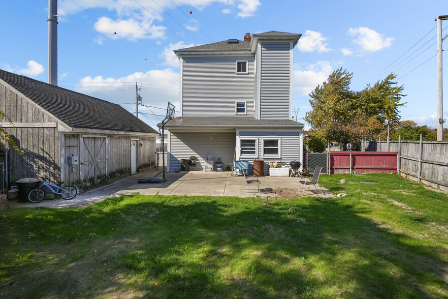 223 Remington Ave, Fall River, MA en venta - Foto del edificio - Imagen 3 de 9