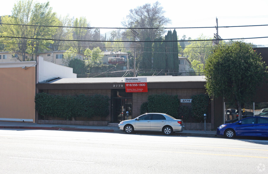 3779 Cahuenga Blvd, Studio City, CA en alquiler - Foto del edificio - Imagen 3 de 3