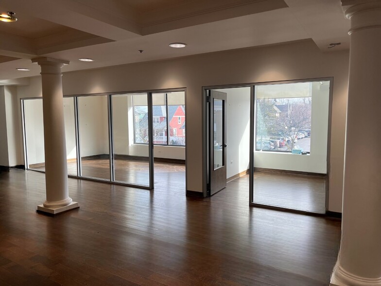 35 E 1st St, Hinsdale, IL en alquiler - Foto del interior - Imagen 2 de 7