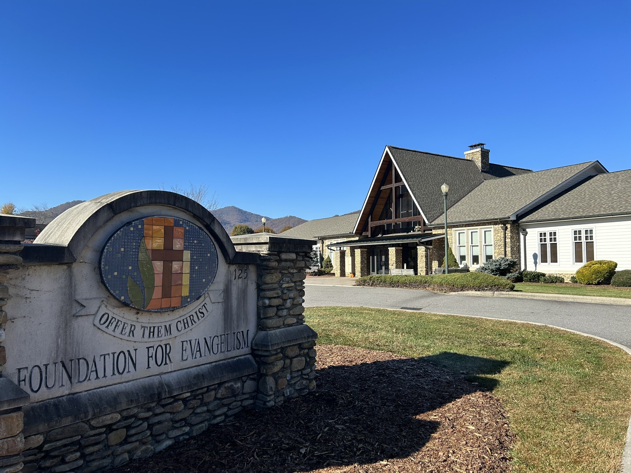 125 N Lakeshore Dr, Lake Junaluska, NC en alquiler Foto del edificio- Imagen 1 de 25