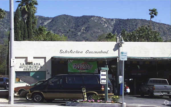 743 Foothill Blvd, La Canada Flintridge, CA en alquiler - Foto del edificio - Imagen 3 de 4