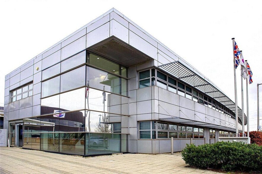 Marsh Way, Rainham en alquiler - Foto del edificio - Imagen 2 de 12