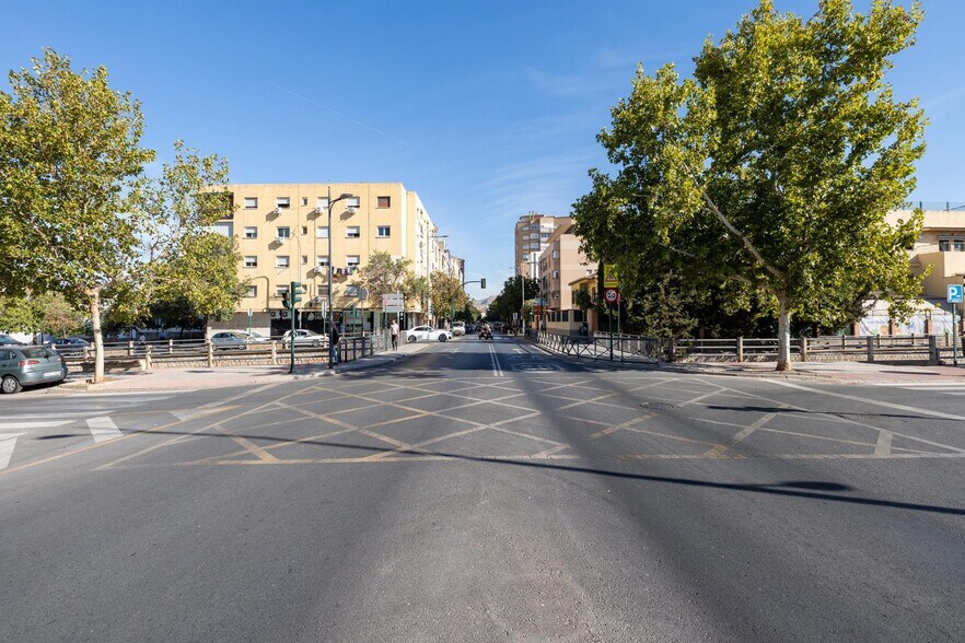 Plaza Catedrática Asunción Linares, 1, Granada, Granada en venta - Foto del edificio - Imagen 3 de 22