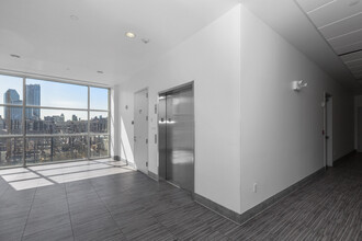 22-11 38th Ave, Long Island City, NY en alquiler Foto del interior- Imagen 1 de 13