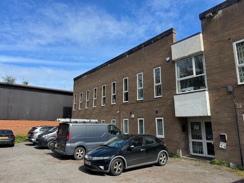 Wessex Rd, Bourne End en alquiler - Foto del edificio - Imagen 2 de 3