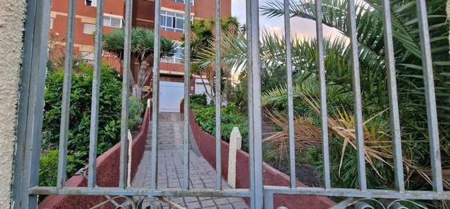 Más detalles de Calle Aconcagua, 6, Las Palmas de Gran Canaria - Local en venta