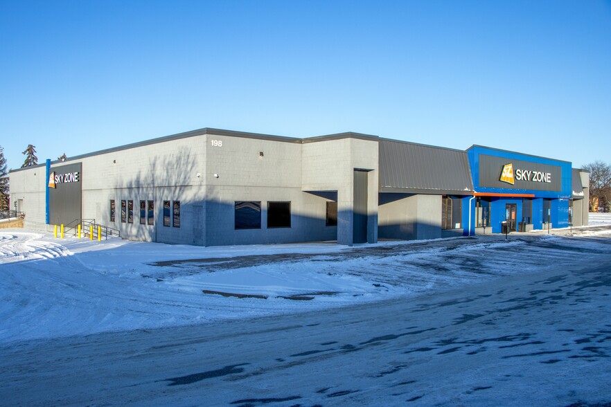 198 NE Northtown Dr, Blaine, MN en venta - Foto del edificio - Imagen 2 de 5