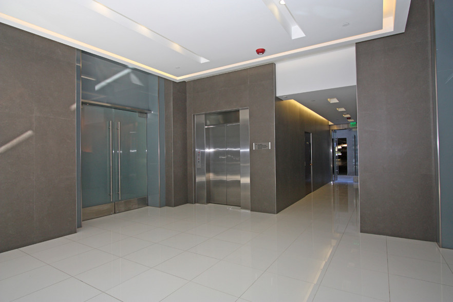 8929 Wilshire Blvd, Beverly Hills, CA en alquiler - Lobby - Imagen 3 de 3