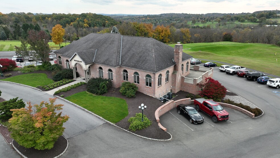 235 Moorestown Dr, Bath, PA en alquiler - Foto del edificio - Imagen 3 de 91