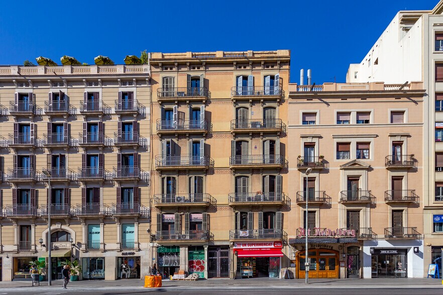 Edificio residencial en Barcelona, Barcelona en venta - Foto de la construcción - Imagen 1 de 4