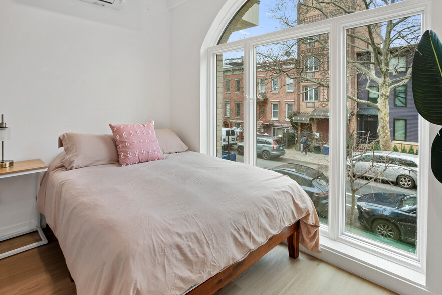 684 Leonard St, Brooklyn, NY en venta - Foto del interior - Imagen 2 de 21