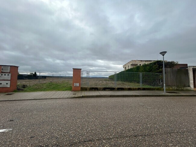 Más detalles de Calle de las Médulas, 110, Aldeamayor de San Martín - Terreno en venta