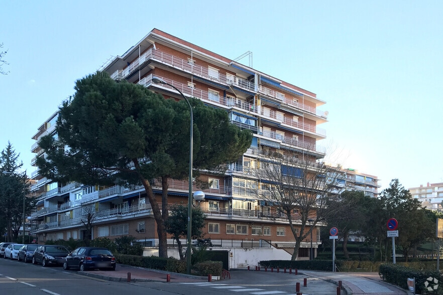 Edificio residencial en Móstoles, Madrid en venta - Foto del edificio - Imagen 2 de 3
