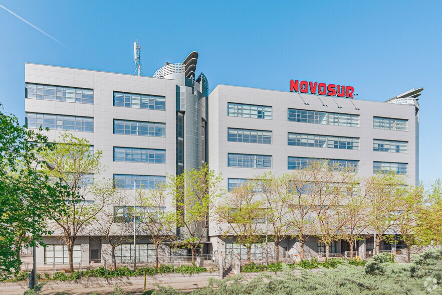 Avenida los Rosales, 42, Madrid, Madrid en venta - Foto del edificio - Imagen 2 de 2