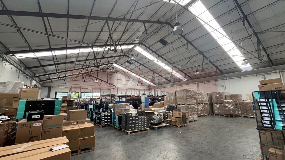 Nave en Cervelló, Barcelona en venta - Foto del edificio - Imagen 3 de 15