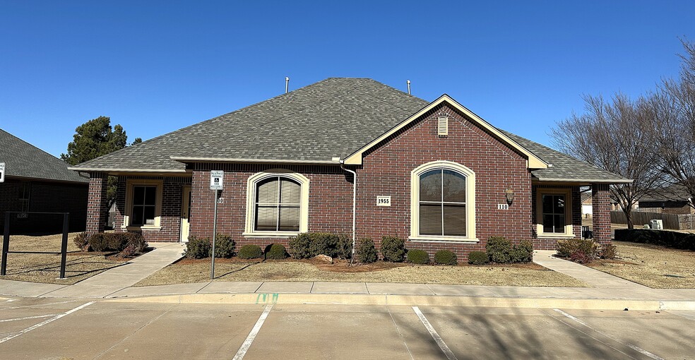 1955 W 33rd St, Edmond, OK en alquiler - Foto del edificio - Imagen 2 de 6