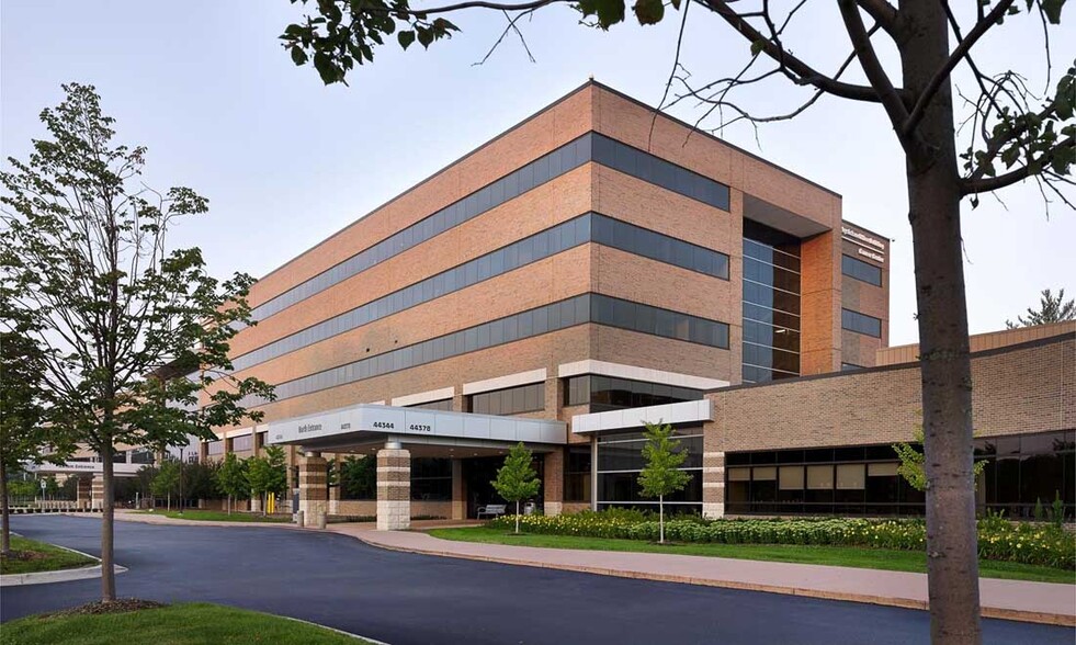 44344 Dequindre Rd, Sterling Heights, MI en alquiler - Foto del edificio - Imagen 1 de 2