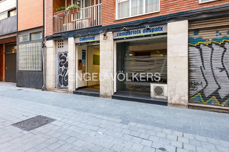 Edificio residencial en Barcelona, Barcelona en venta - Foto del edificio - Imagen 2 de 3