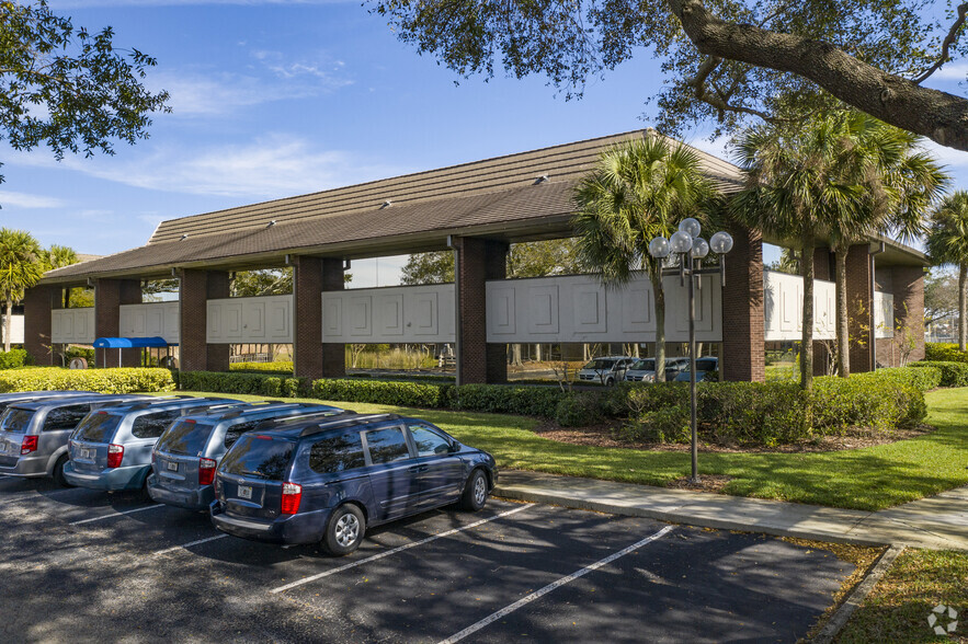 2807 W Busch Blvd, Tampa, FL en alquiler - Foto del edificio - Imagen 2 de 12